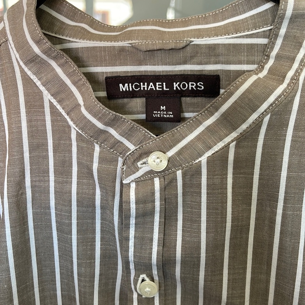 Button down stripped Michael Kors T-shirt.